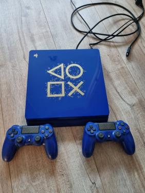 Playstation 4 met 2 controllers