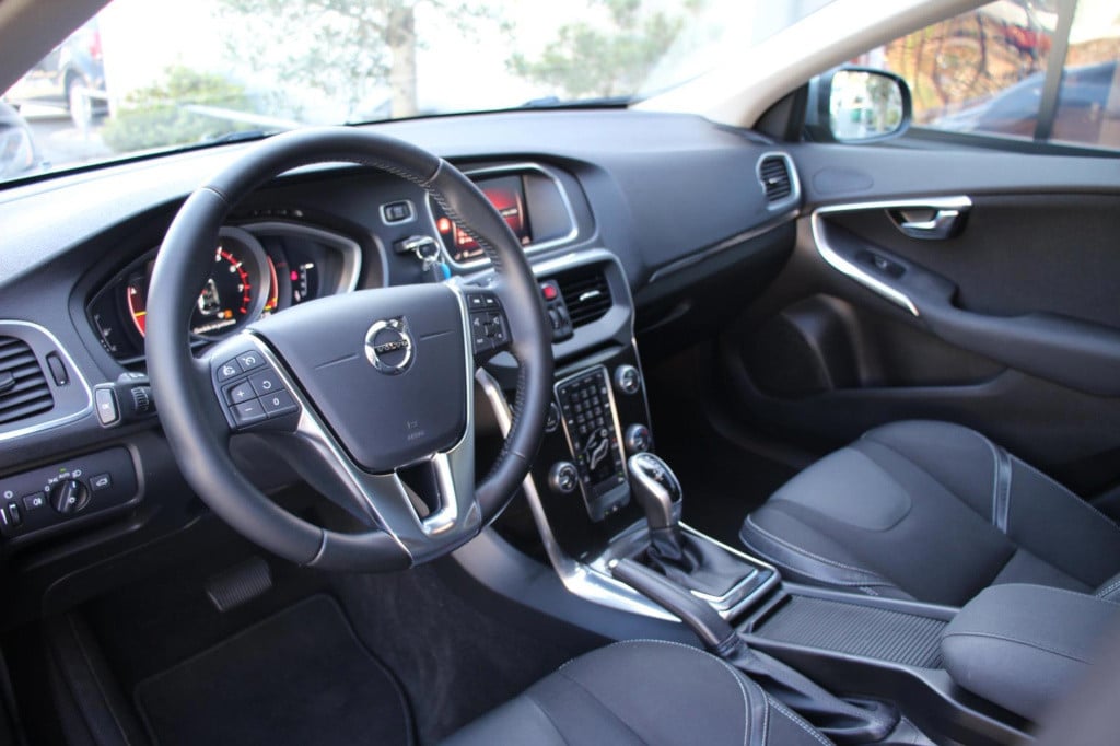 Volvo V40 1.5 t2 momentum automaat - actieprijs: €17.735,- t/m 20 augustus!