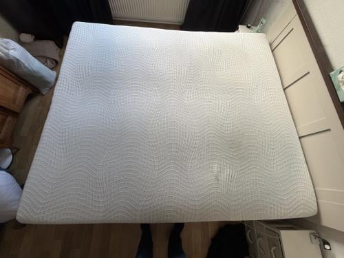GERESERVEERD "Gratis" Matras (180 x 210). afhalen vanaf woensdag 21-10-'26