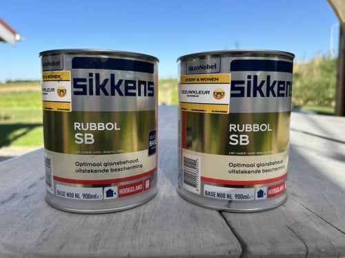 Buitenlak Sikkens Rubbol SB (verkeerde kleur door ons aangeschaft 🙈