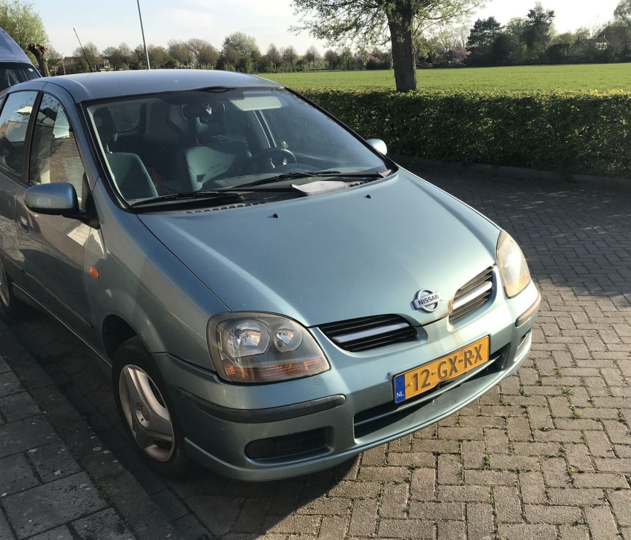 Nissan Almera Tino