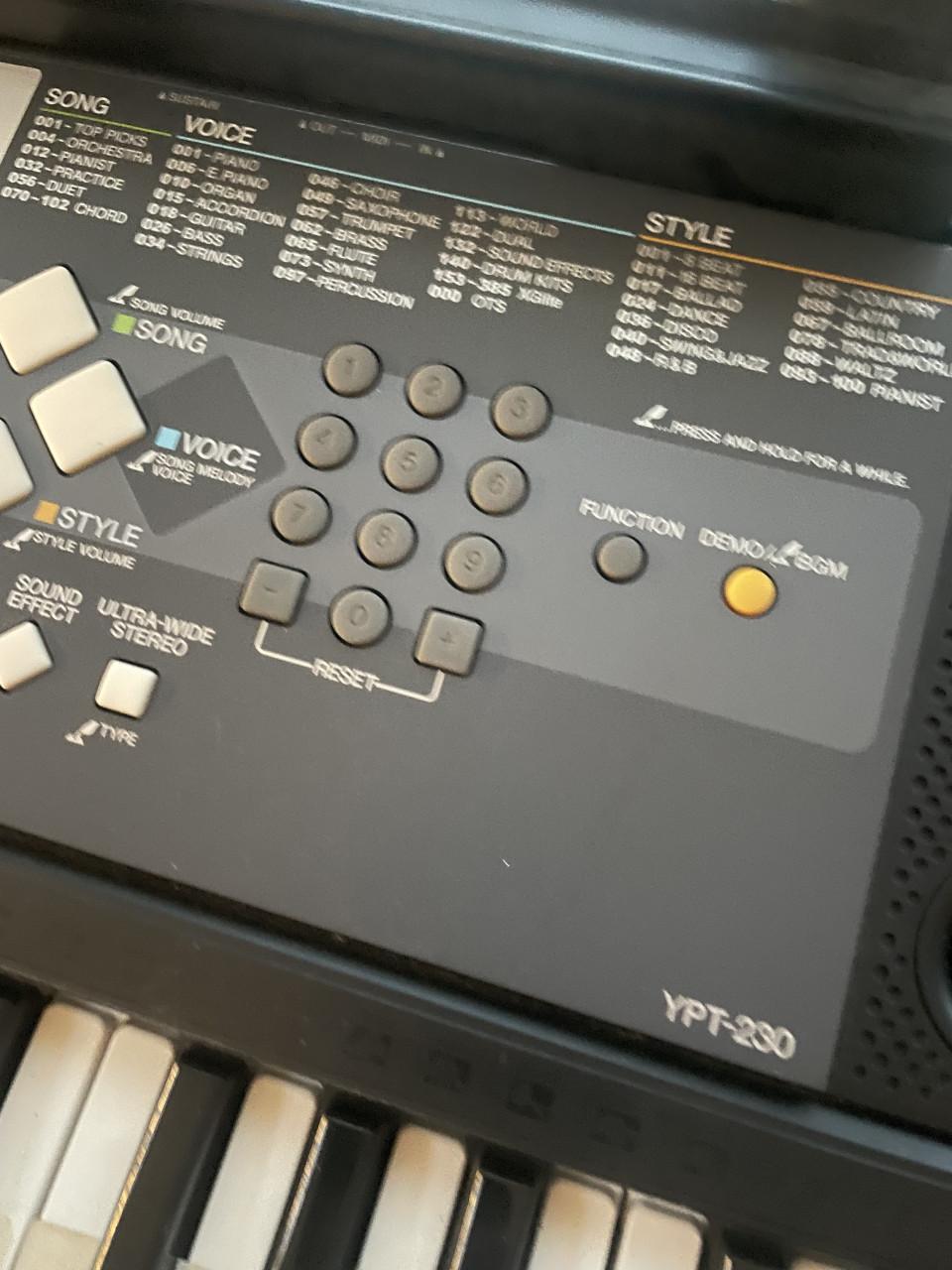 Yamaha YPT-230 keyboard (incl gratis standaard)