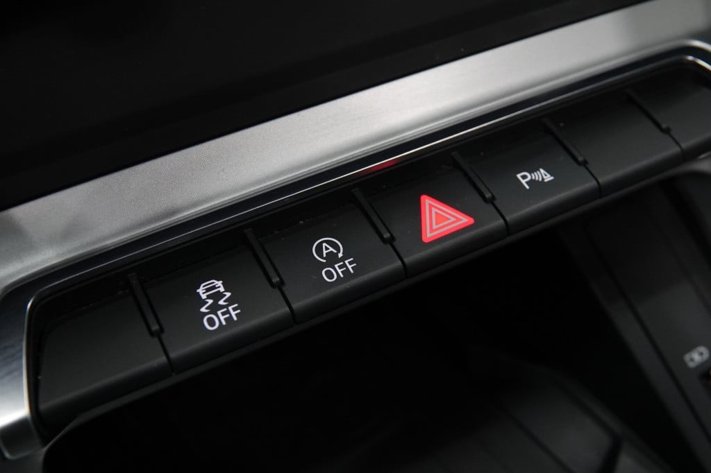Audi Q3 35 tfsi pro line | pano | matrix | maxton | camera |