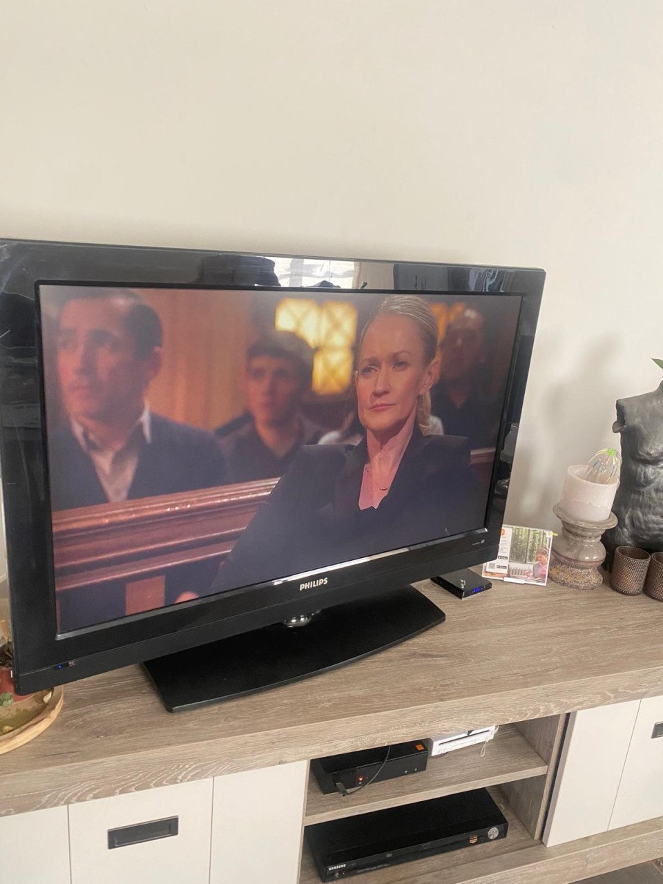 Zwarte Philips tv 42inch | bezorgen mogelijk.