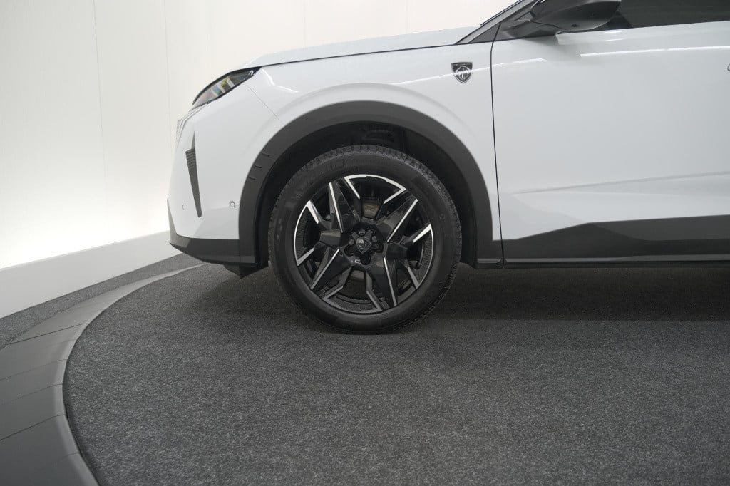 Peugeot 3008 hybrid 136 e-dsc6 gt | panoramadak | focal hifi pack| 360 came
