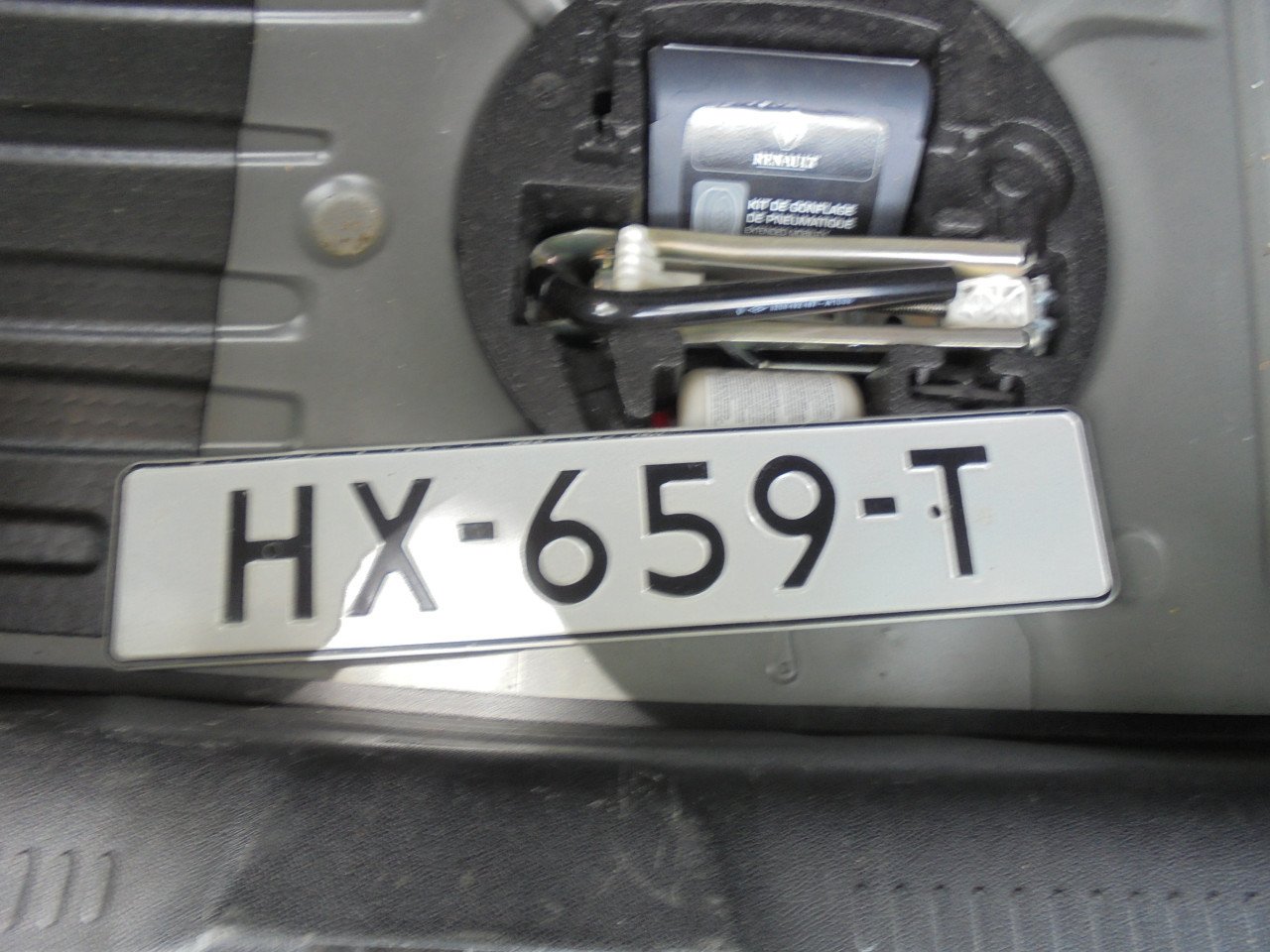 Clio 1.2 motor de 1.2 -16V Authentique uitvoering 135.369 Km vol jaar Apk