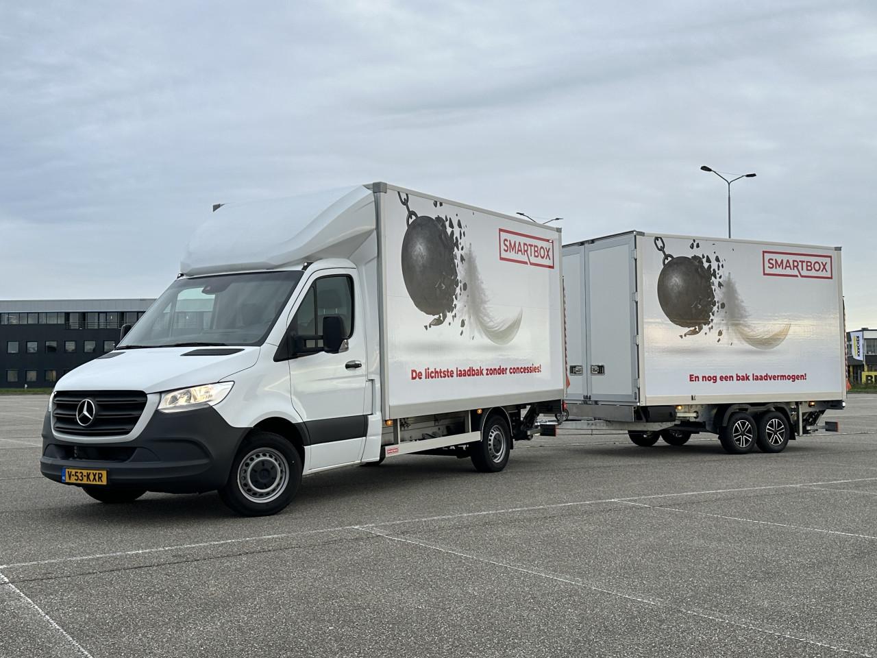 Aanhangwagen met doorlaadsysteem en laadklep