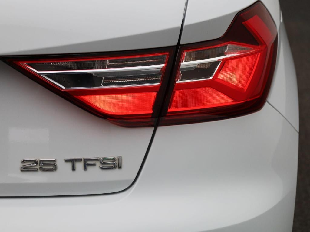 Audi A1 Sportback 1.0 25 tfsi 70kw attraction | virtual cockpit | apple car