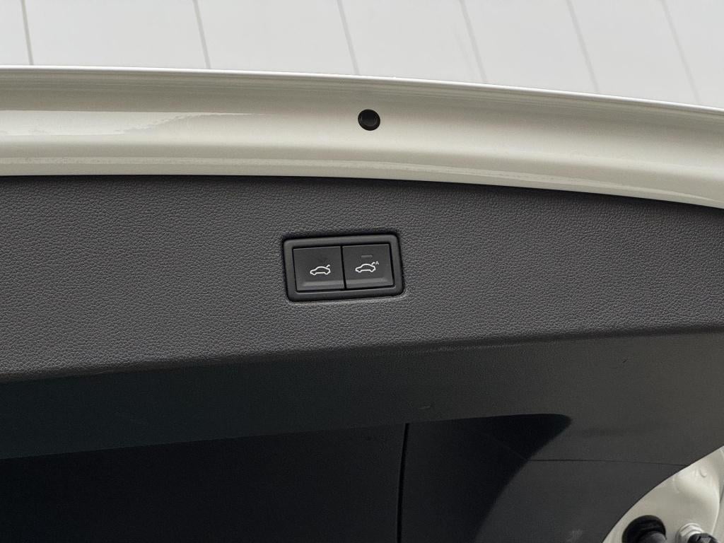 Volkswagen Tiguan 1.5 tsi act highline business r nl-auto, uitklapbare trek