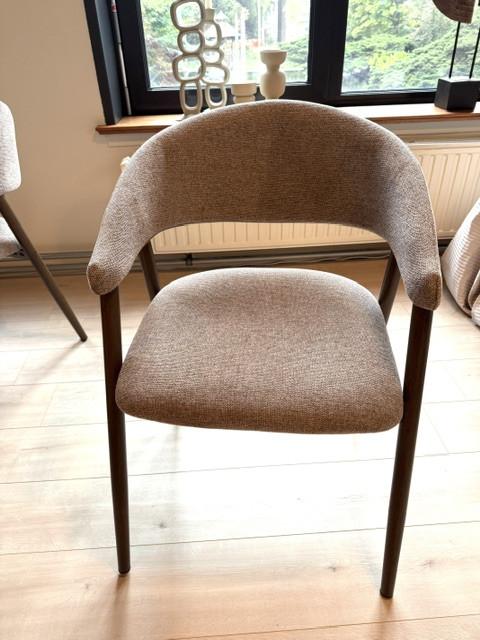 Nieuwe ronde eettafel met 4 stoelen – Japandi stijl