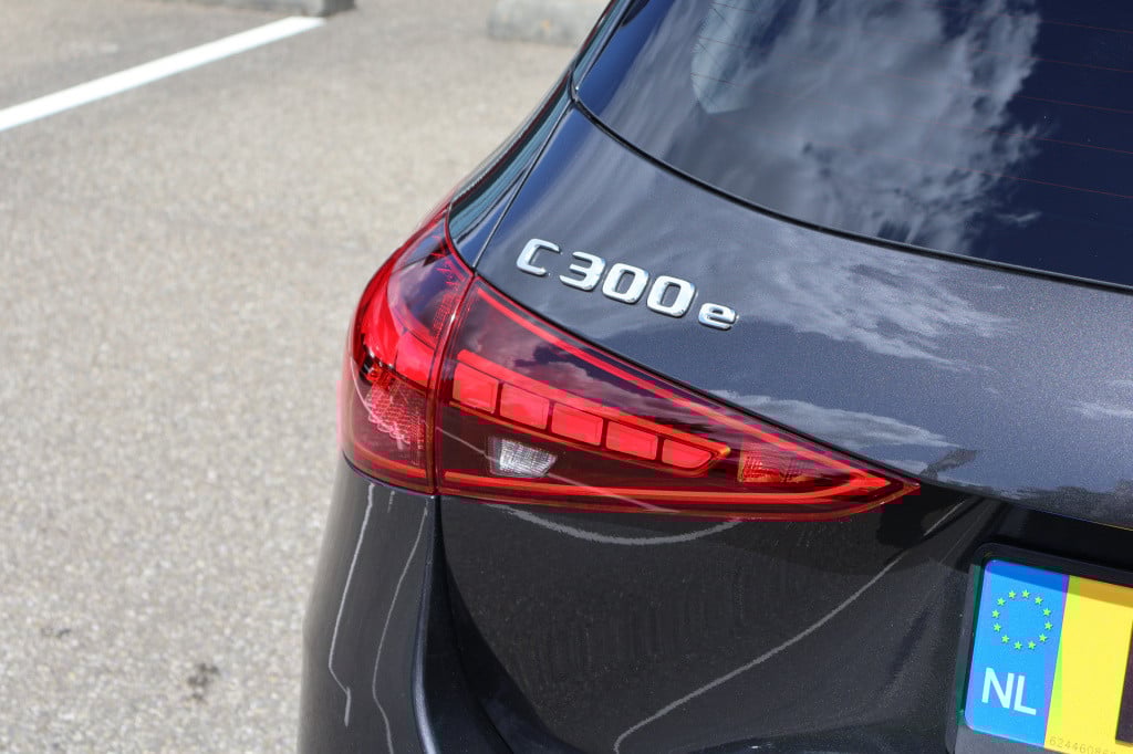 Mercedes-Benz C-Klasse estate 300 e amg line l distronic l mbux l stoelverw