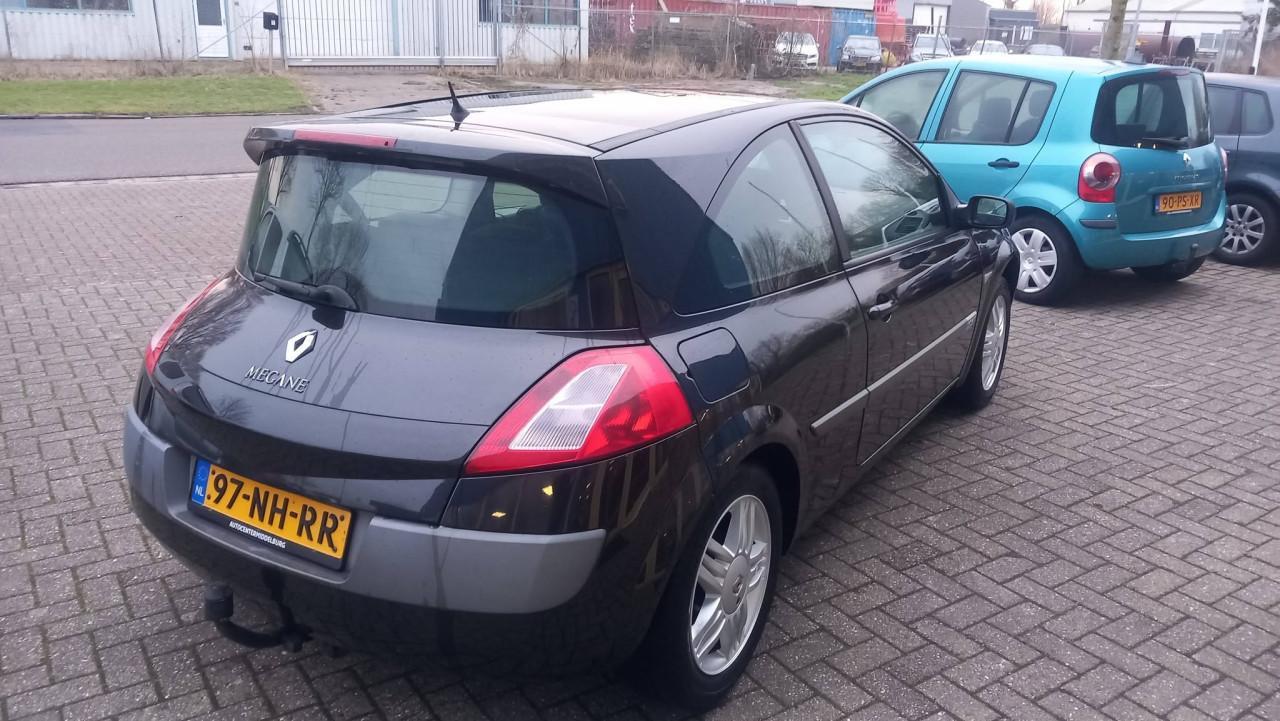 Renault megane 1.6 16v 3deurs bj:2003 airco panoramadak leer apk 2027
