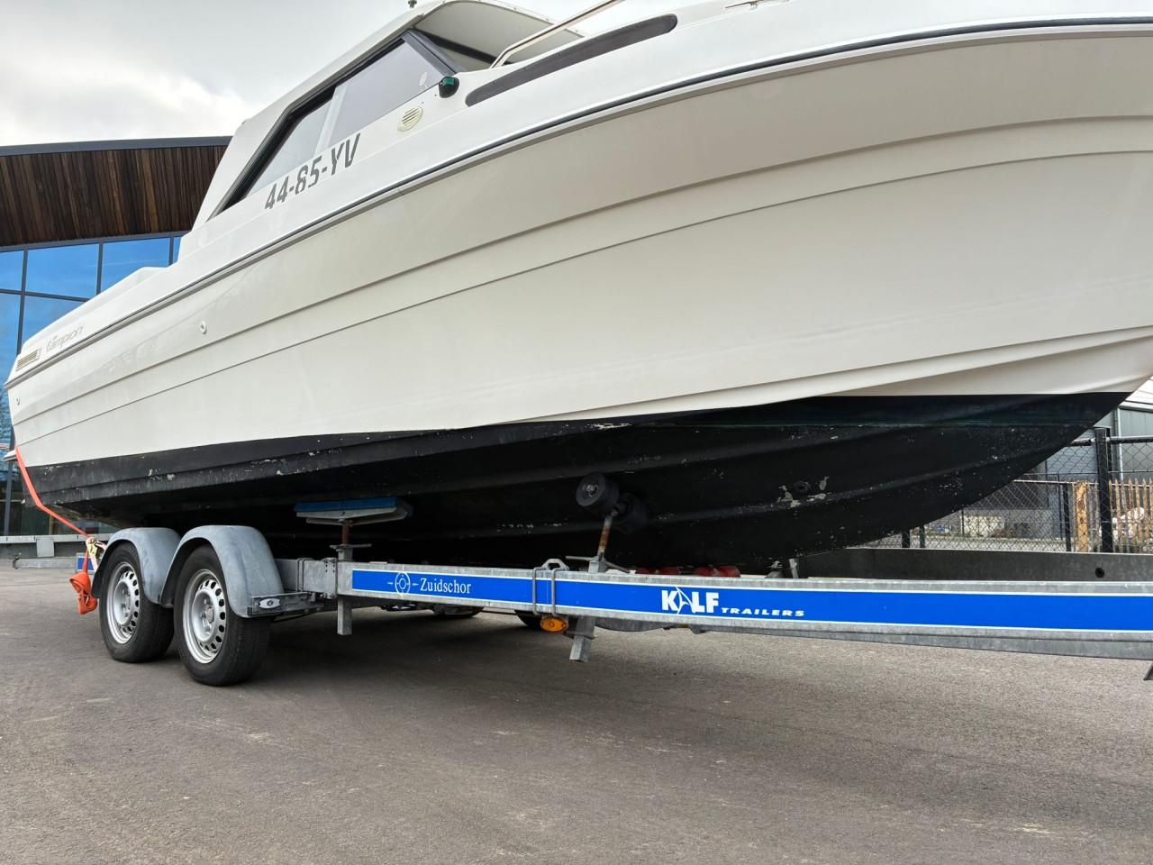 Kajuitboot met 190 pk binnenboord en trailer