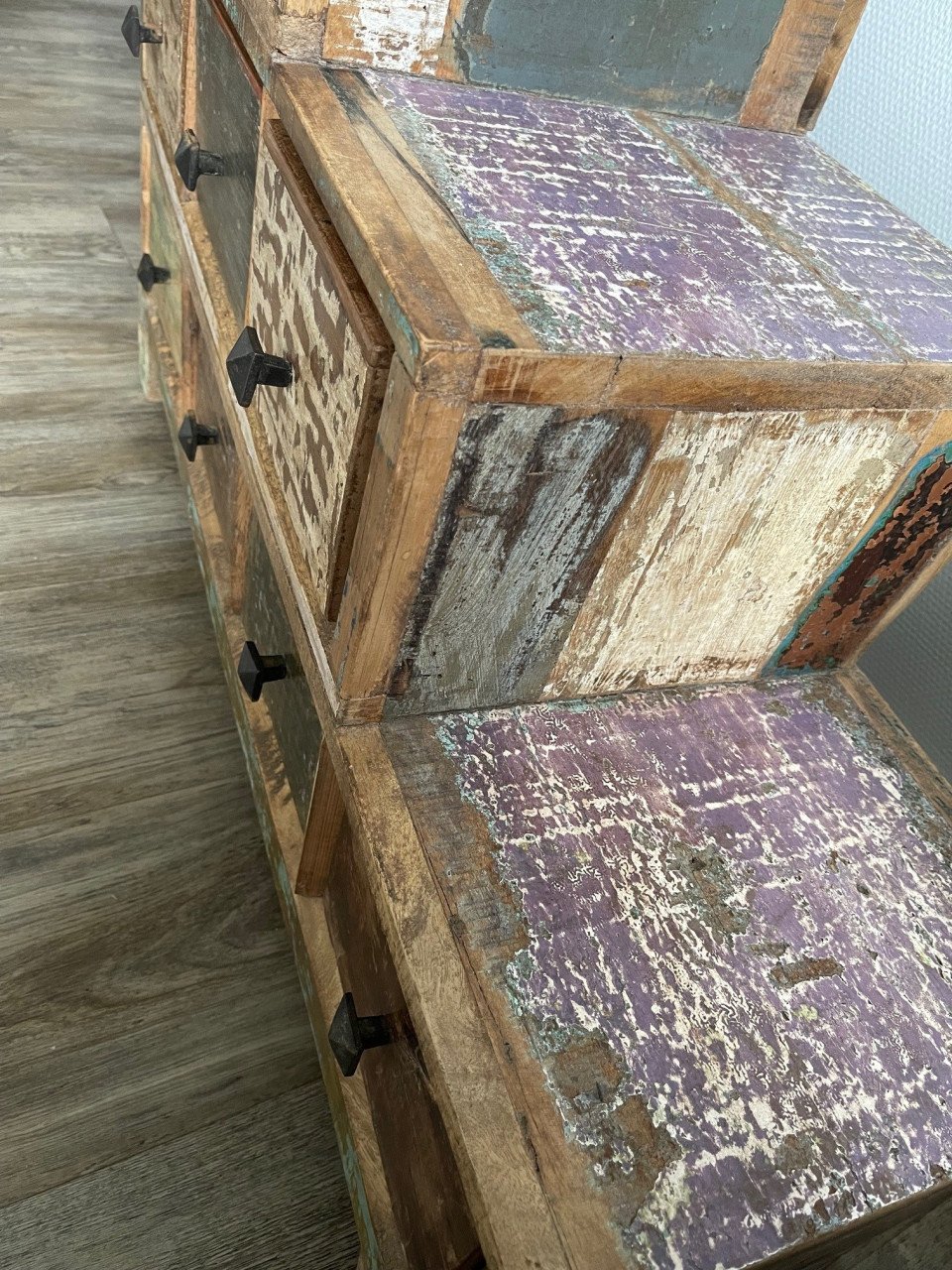 Trapkastje van massief gerecycled hout