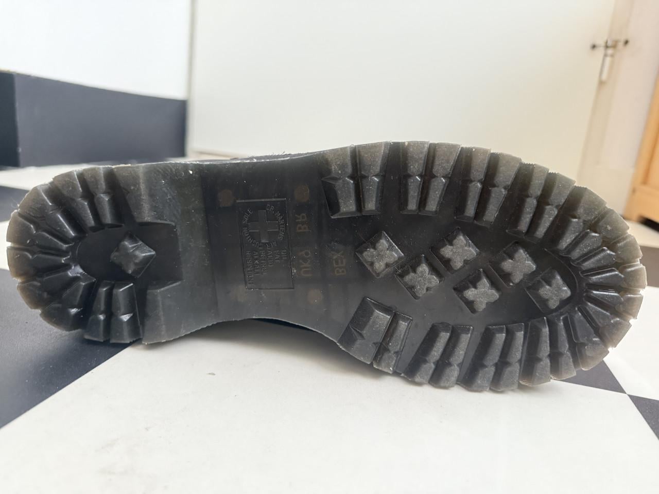 Dr Martens enkellaars wit maat 43