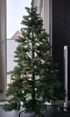 Kunst kerstboom in 3 delen 1.60m hoog, z.g.a.n.