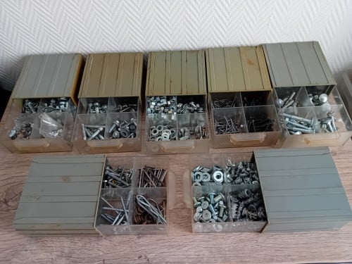 Onderdelen Bakjes met diverse inhoud