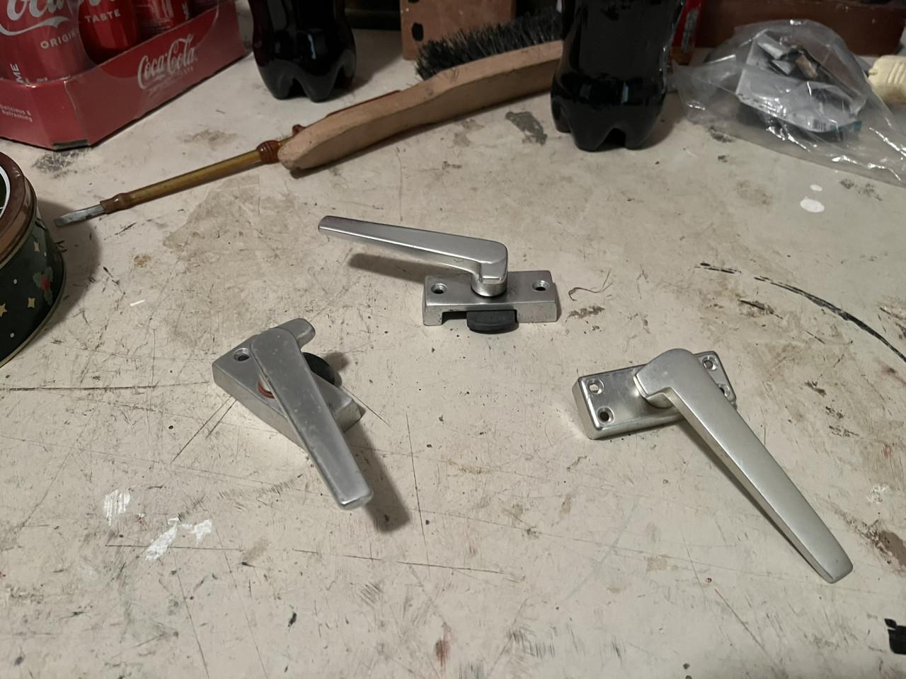 3 Raamvastzetters