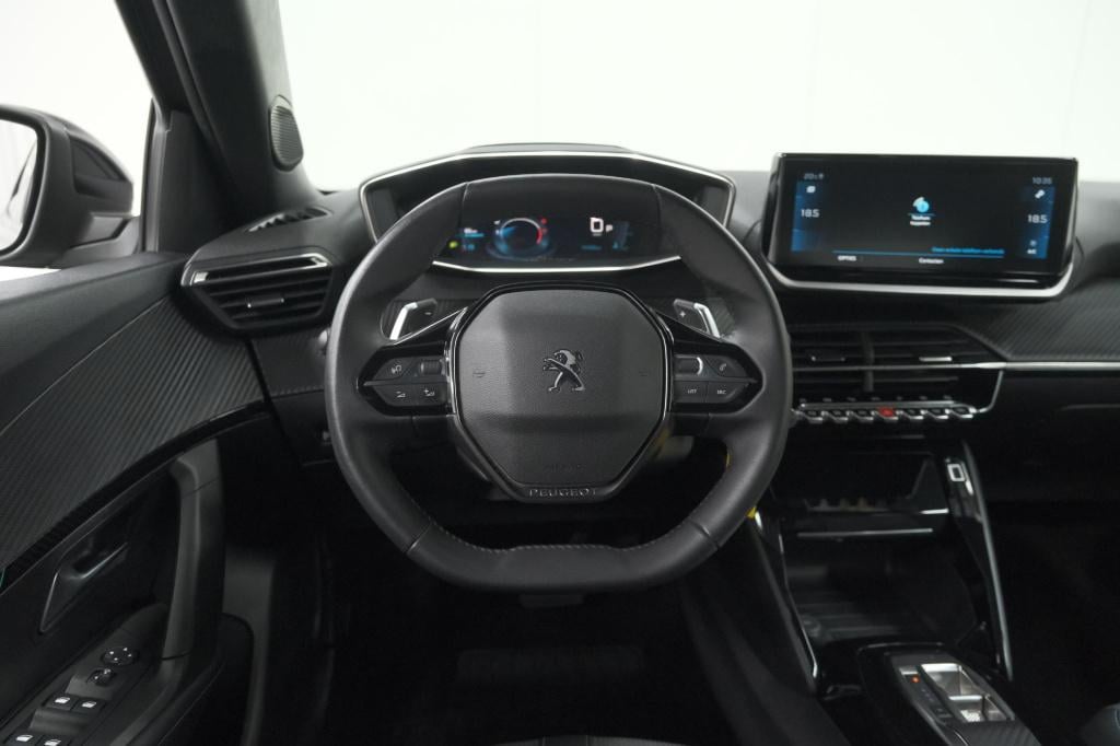 Peugeot 2008 puretech 130 eat8 allure pack | camera | apple carplay | parke