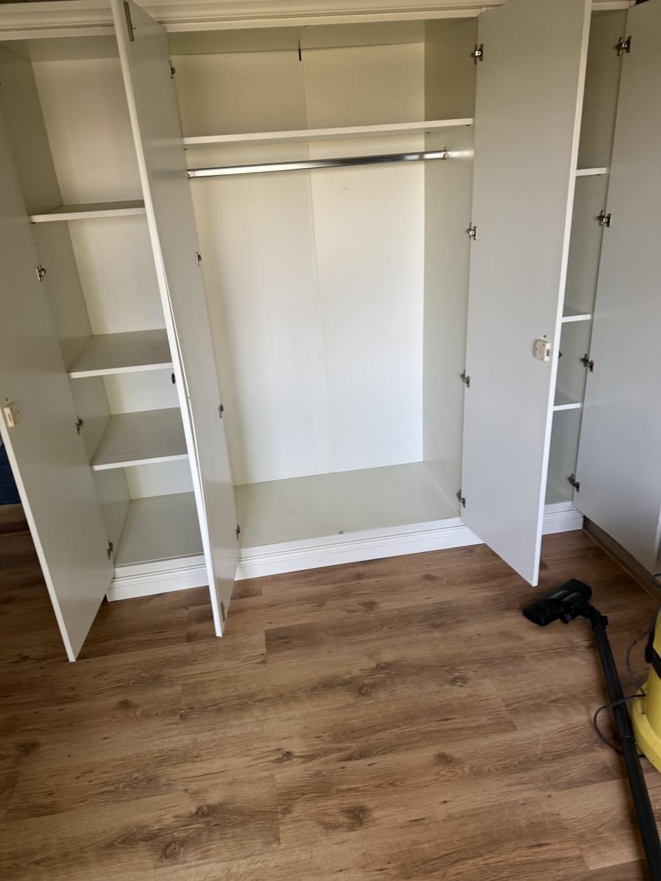 Slaapkamer hang en leg kast kleur wit