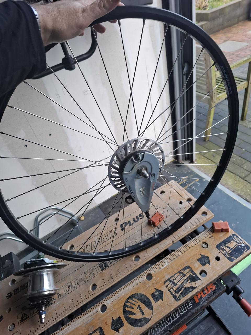 Voor wiel 28 inch en achternaaf 7 versnellingen.