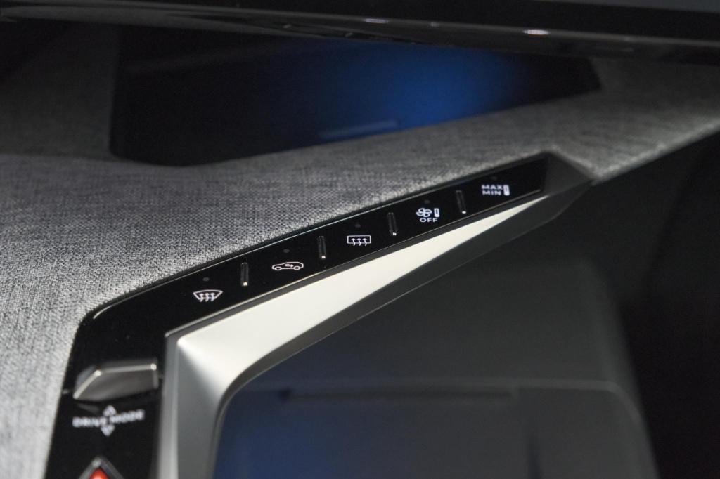 Peugeot 3008 1.2 hybrid 136 gt | panoramadak | focal audio | alcantara exec
