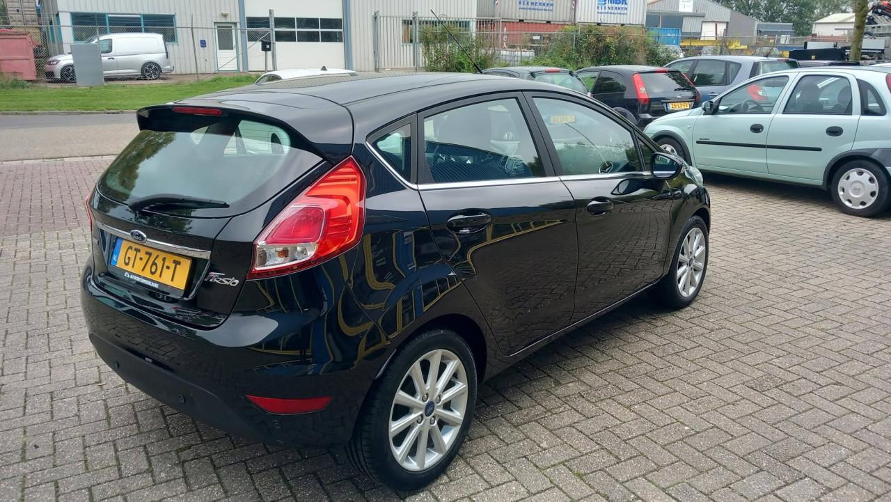 Ford FIESTA 1.0 EcoBoost Titanium 5deurs bj2015 airco lm-velgen apk 10-2027