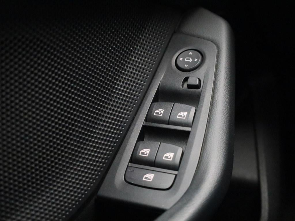 BMW 1 Serie 116i business edition | digitaal dashboard | keyless | stoelver
