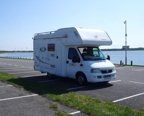 LMC Liberty G 561 Alkoof uit 2005 met 117.000km euro 4