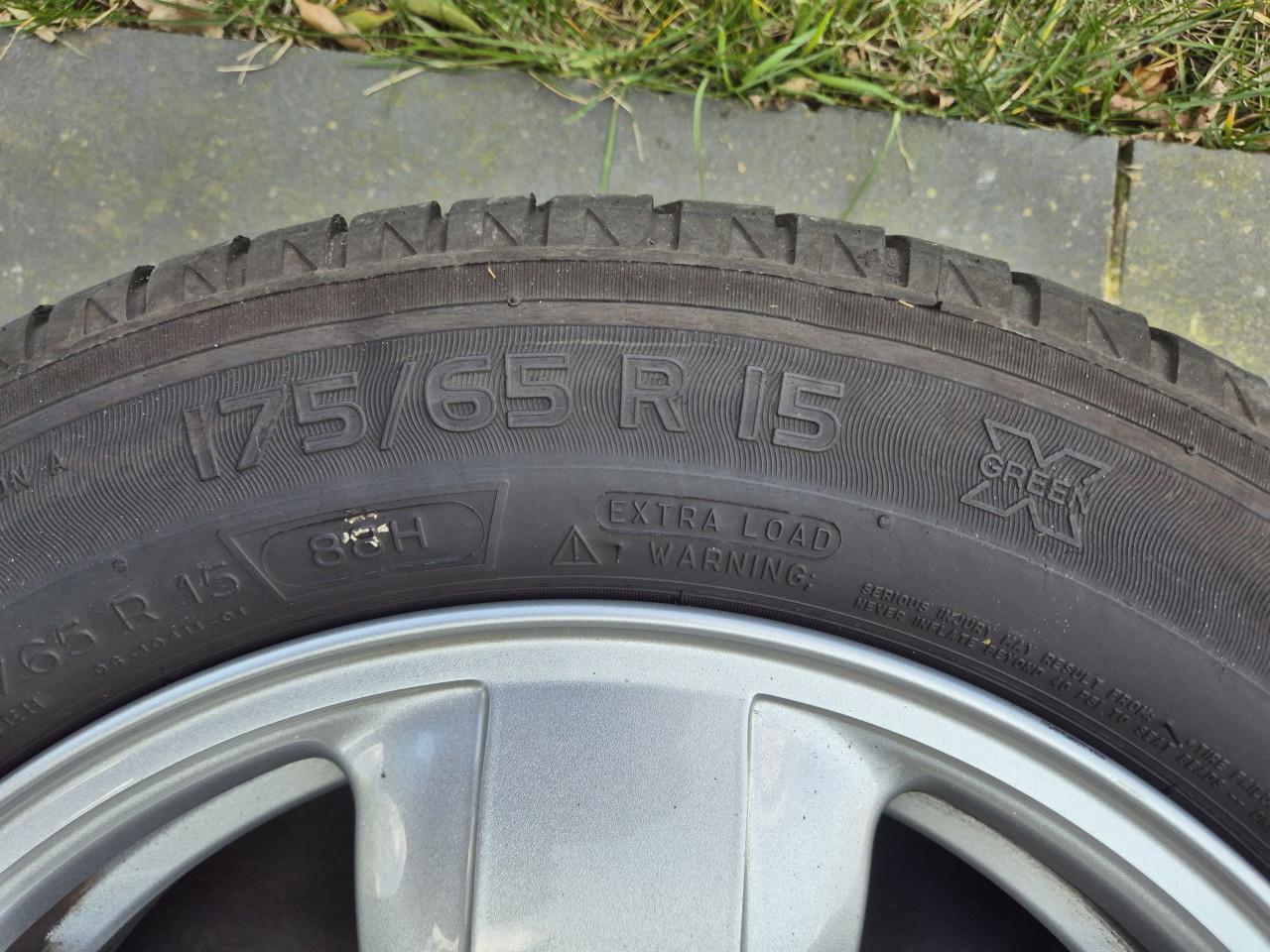 Minicooper helispoke 15inch velg met zomerbanden