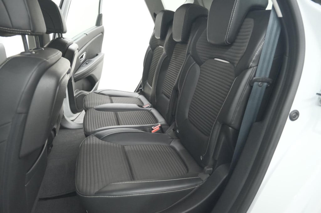 Renault Scenic tce 140 bose | trekhaak | camera | dodehoekdetectie | naviga