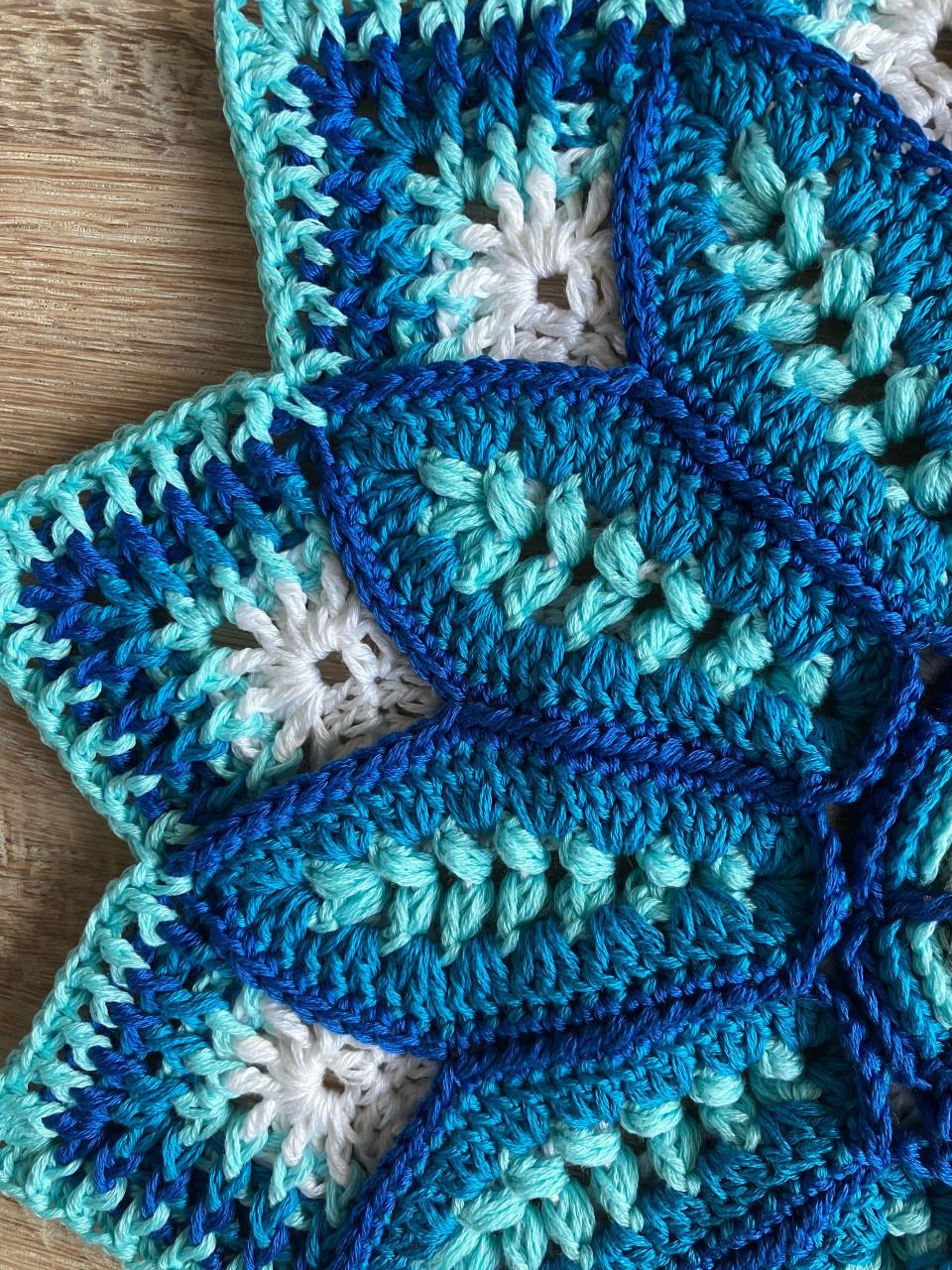 Twee mooie aparte gehaakte kleedjes