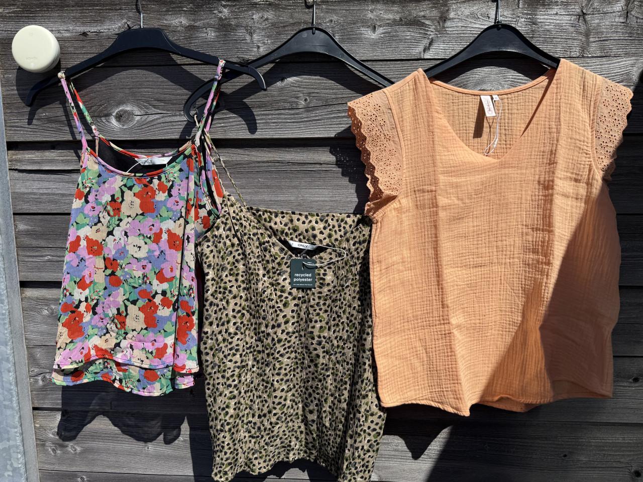 Pakket Only Jacq Y 6 Splinternieuw Tops/Shirts. Mt XS-S. 34-36 Kan ook 38.