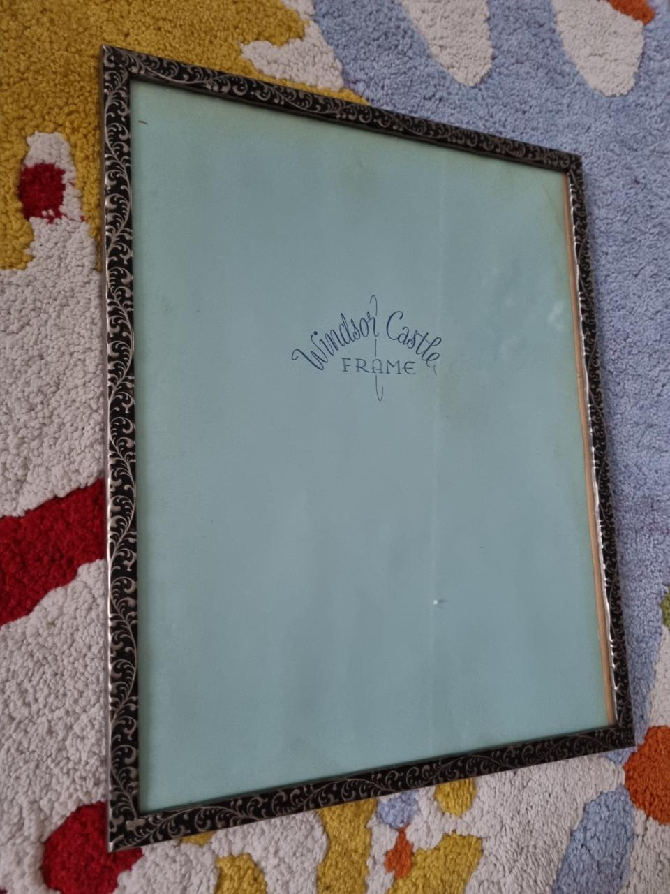 Fotolijst met bewerkte metalen rand