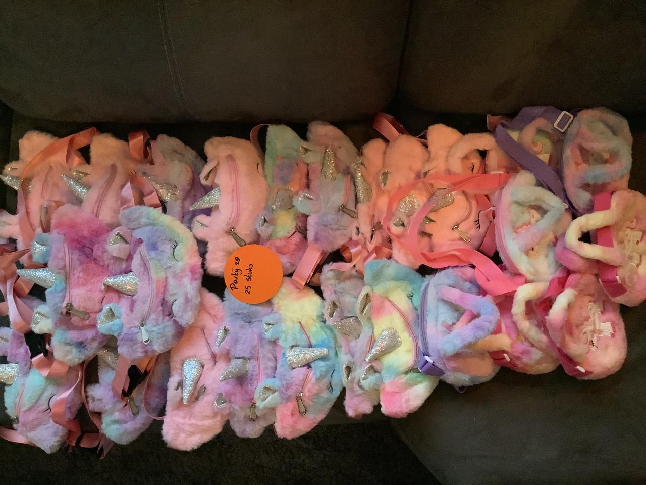 Partij leuke fluffy heuptasjes en schoudertasjes. ( partij 28)