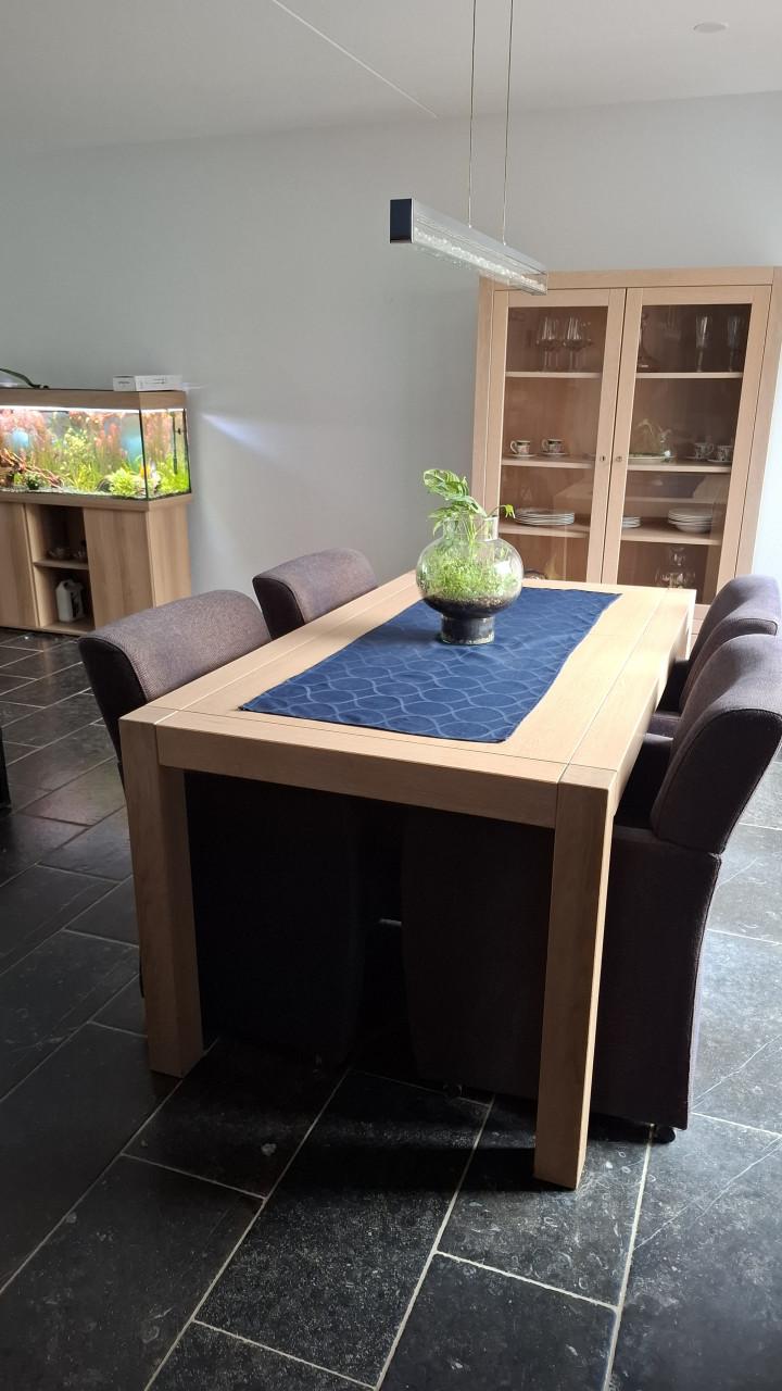 Buffetkast, eetkamertafel met stoelen, tv meubel en bijzettafel