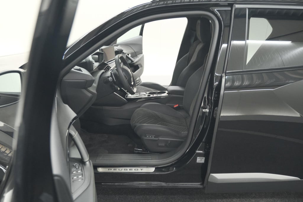 Peugeot 2008 puretech 130 eat8 gt | 360 camera | adaptieve cruise control |