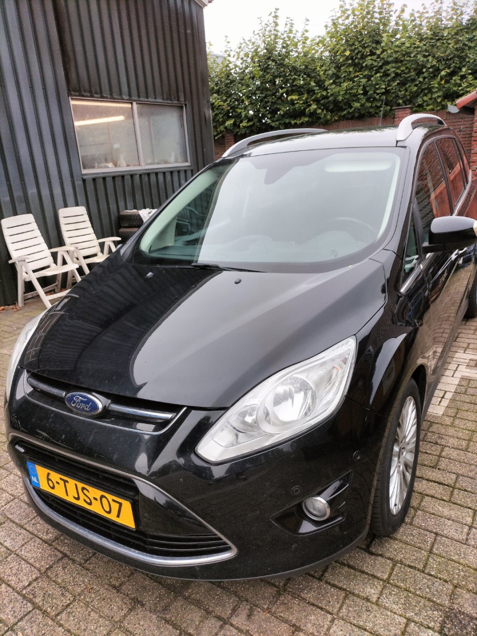 Ford Grand C max  Titanium veel onderhoud lees meer