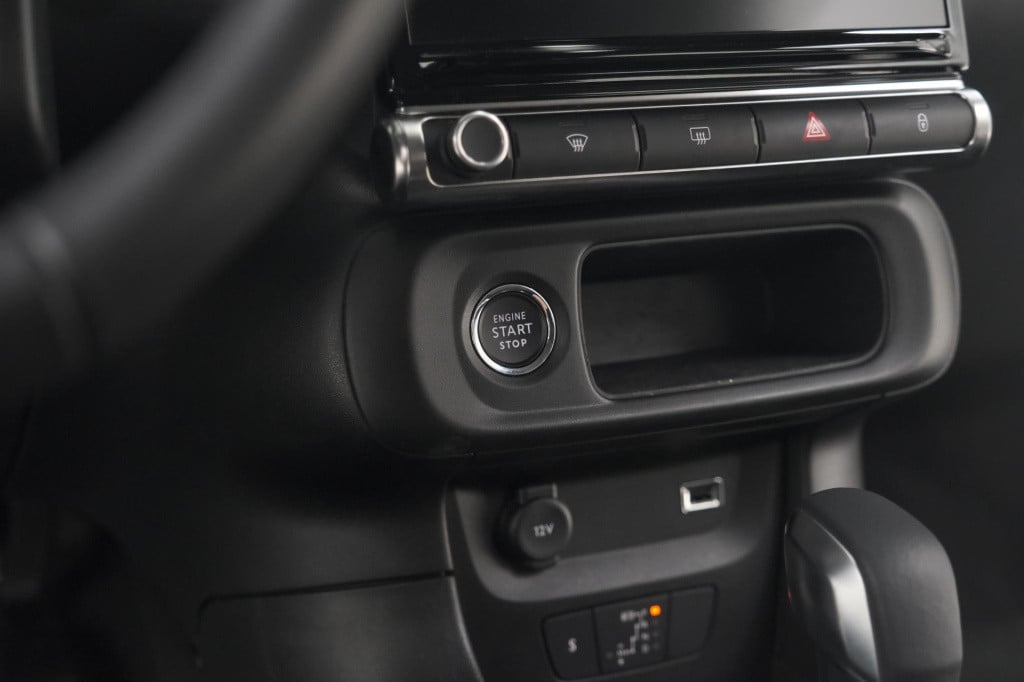 Citroen C3 puretech 110 eat6 max | camera | parkeersensoren | navigatie | a