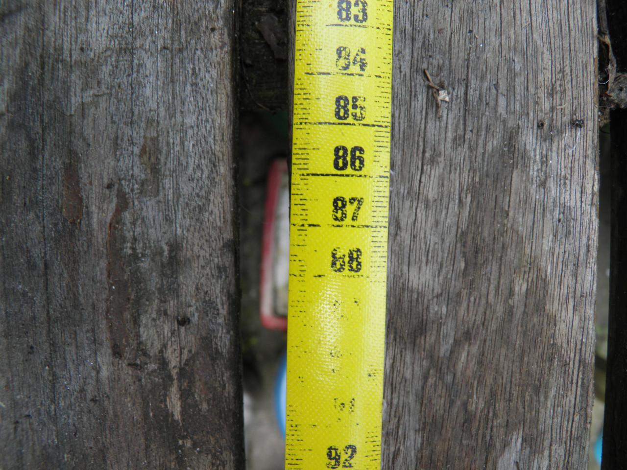 Houten vissersboot 88 cm lang en 65 cm hoog