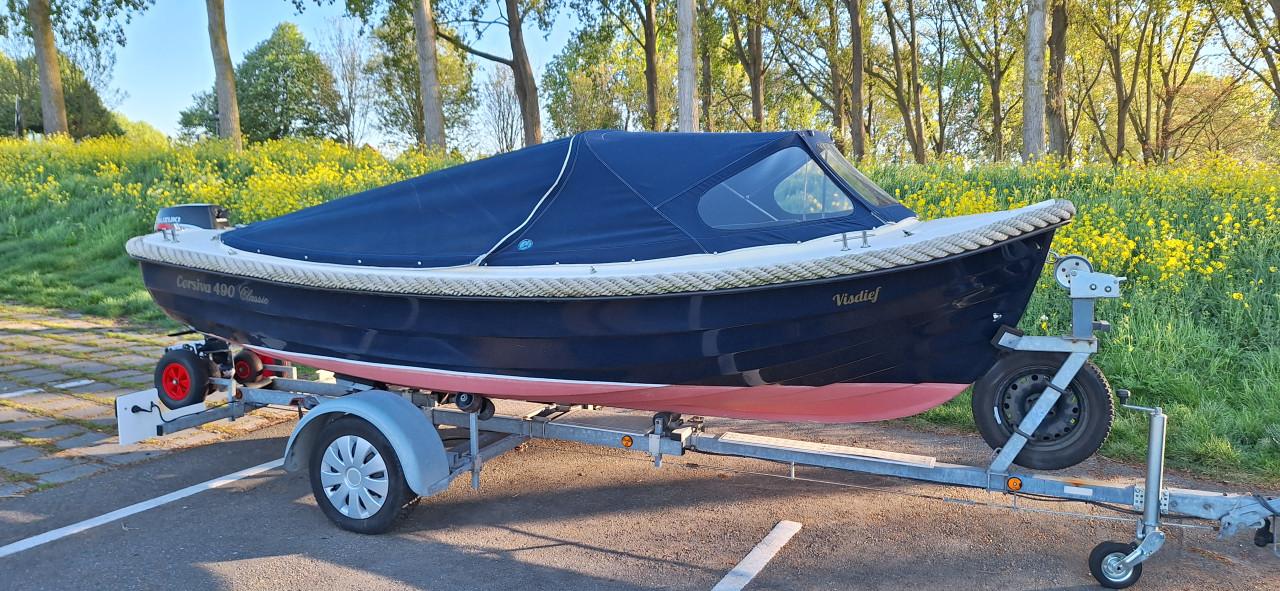 Corsiva 490 classic met motor en trailer