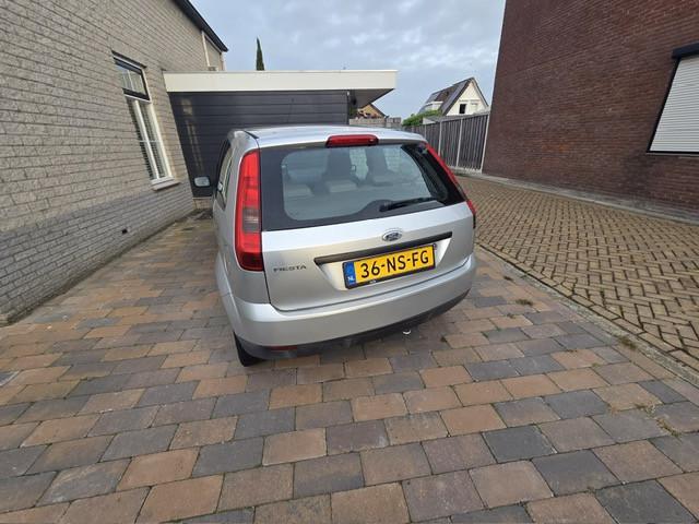 Ford Fiësta 1.25 16V 3DR 2004 Grijs