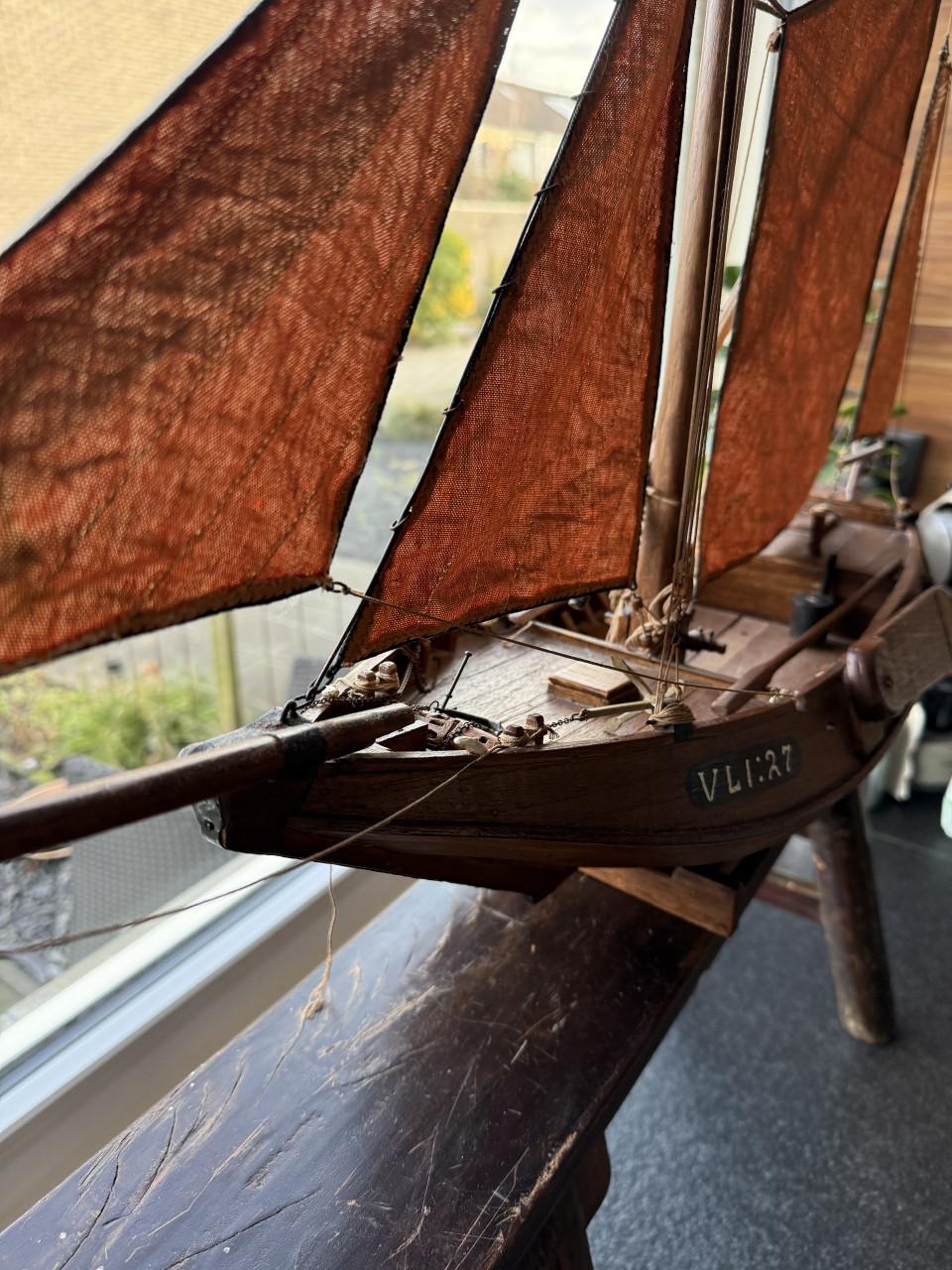 Prachtig handgemaakt vissersschip VLI 27 (Hoogaars)