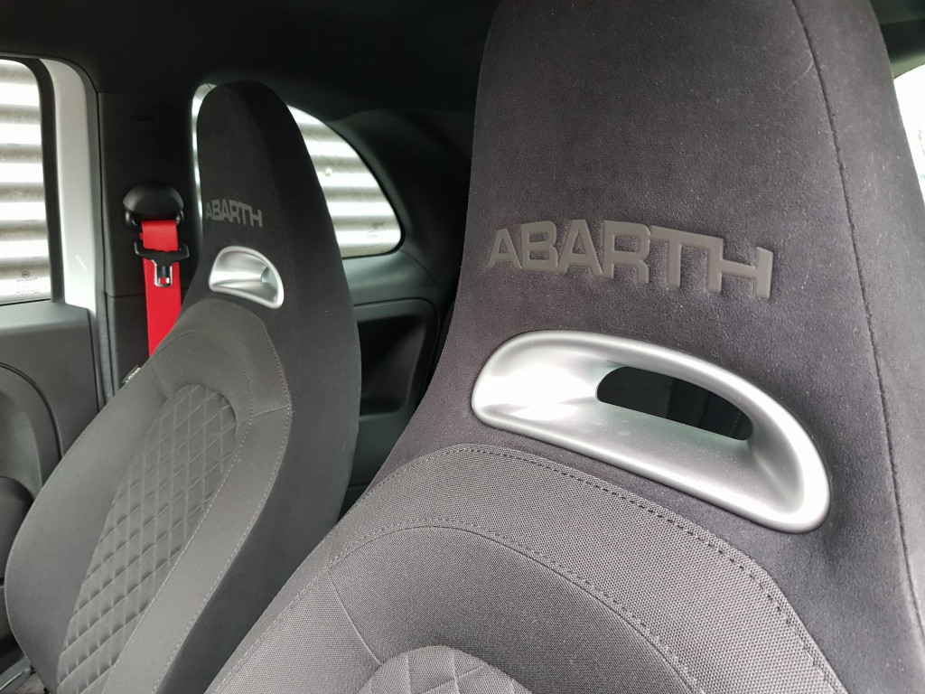 Abarth 500 1.4 t-jet abarth 595 - 145 pk