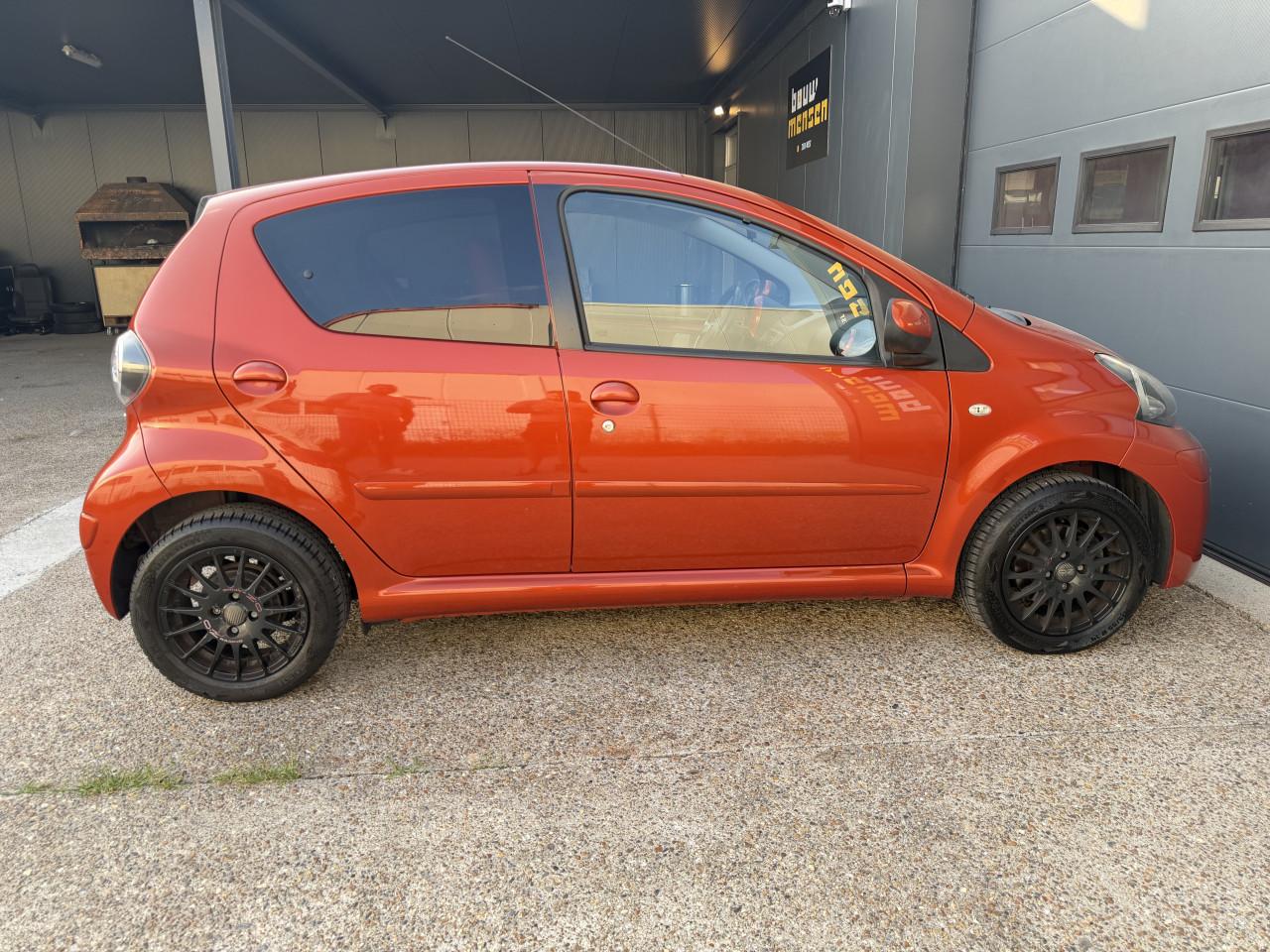 Toyota Aygo 1.0 12V Vvt-i 5DRS 2012 Dynamic Orange Airco Apk