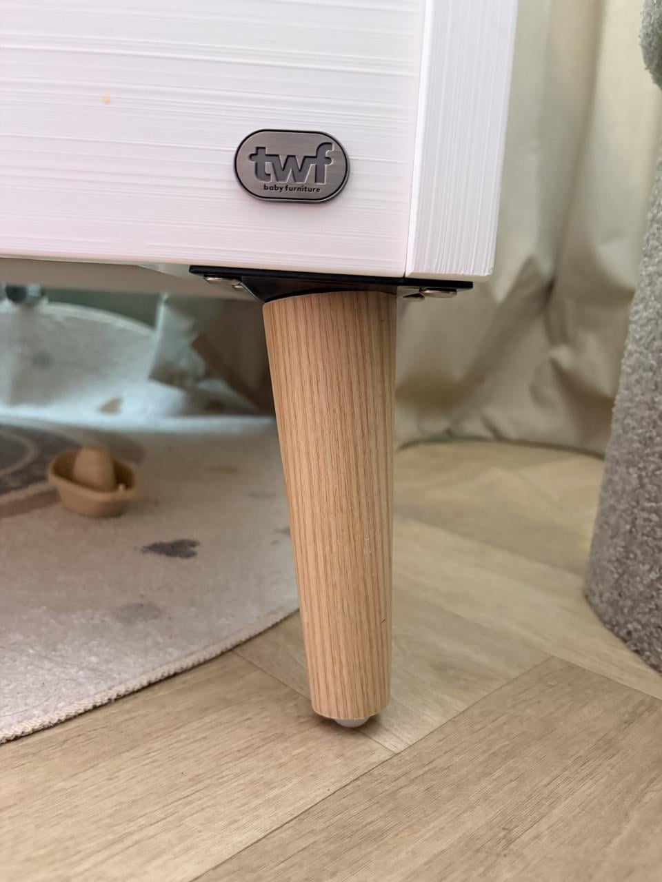 Ledikant en commode