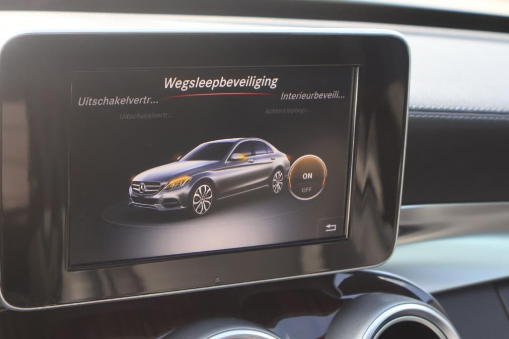 Mercedes-Benz C-Klasse 180 ambition l amg l panoromadak l luchtvering airma