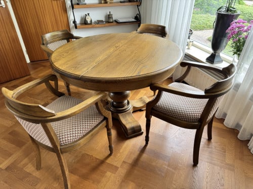 Massief eiken eethoek ronde tafel 120 cm met 4 armstoelen