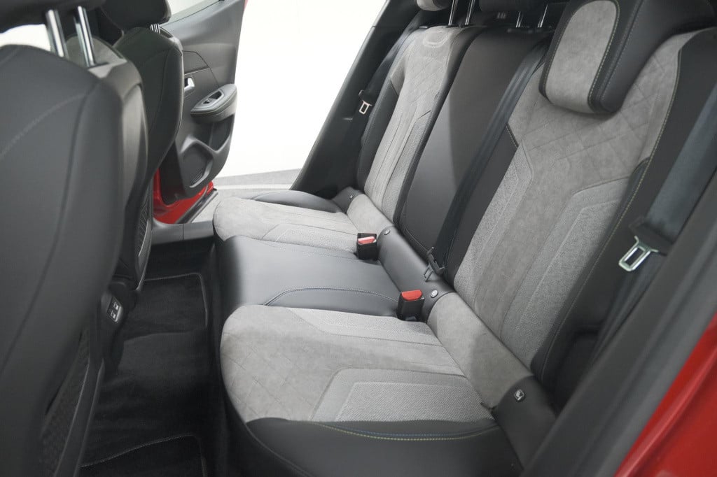 Peugeot E-2008 ev gt pack 50 kwh | panoramadak | camera | adaptieve cruise 