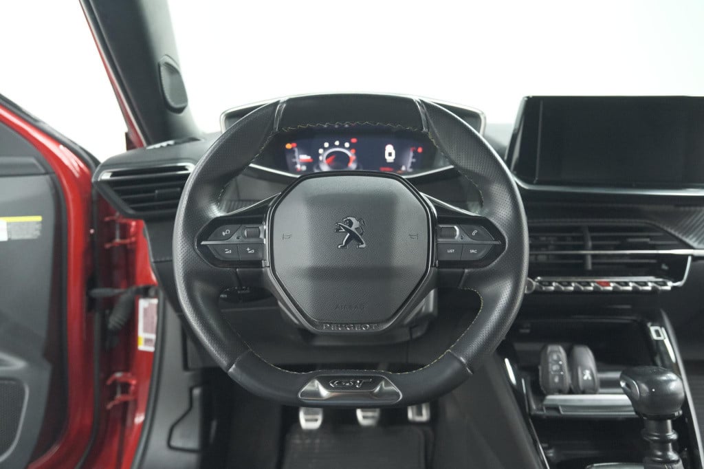 Peugeot 2008 puretech 130 gt-line | trekhaak | camera | apple carplay | par